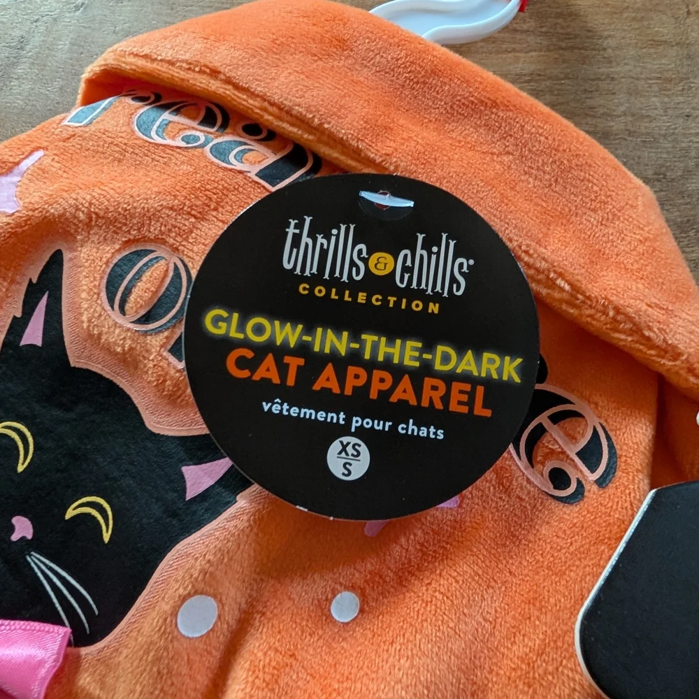 thrills & chills Glow-in-the-Dark Cat Harness & Orange Halloween Cat Shirt Set